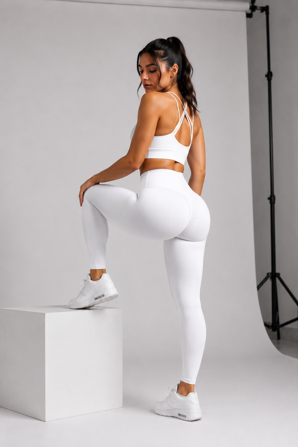 Seamless Scrunch Leggings by Leggyngs